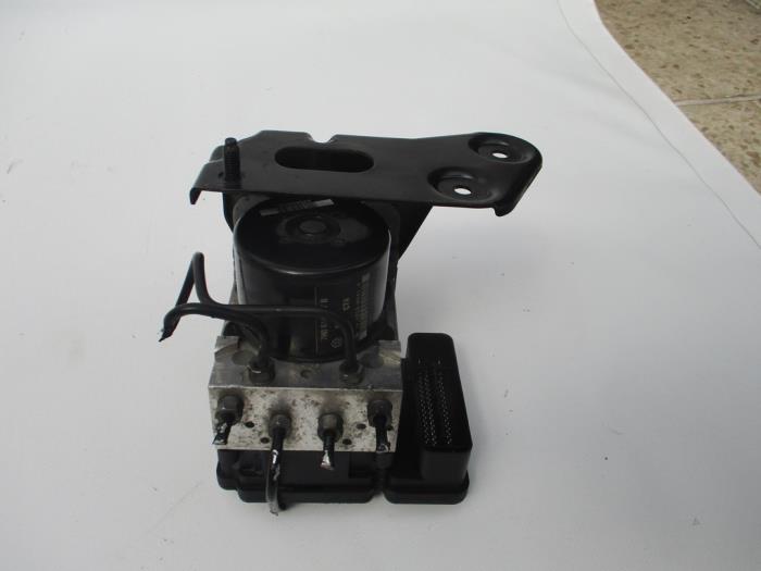 Usagé Pompe ABS Volkswagen Transporter Prix € 393,25 Prix TTC proposé par Autohandel P. Caron & Zoon B.V.