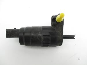 Used Rear screen washer pump Volkswagen Transporter Price € 24,20 Inclusive VAT offered by Autohandel P. Caron & Zoon B.V.