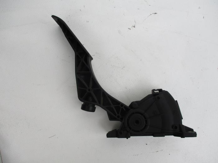 Used Accelerator pedal module Volkswagen Transporter Price € 36,30 Inclusive VAT offered by Autohandel P. Caron & Zoon B.V.