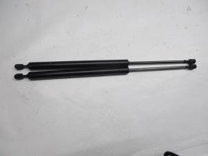 Used Rear gas strut, right Volkswagen Transporter Price € 36,30 Inclusive VAT offered by Autohandel P. Caron & Zoon B.V.