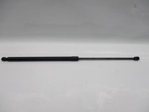 New Rear gas strut, right Volkswagen Caddy Price € 18,15 Inclusive VAT offered by Autohandel P. Caron & Zoon B.V.