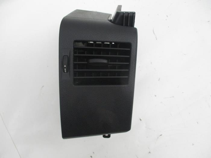 Air grill side from a Volkswagen Crafter 2010