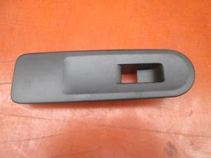 Used Door handle 2-door, left Volkswagen Amarok Price € 9,08 Inclusive VAT offered by Autohandel P. Caron & Zoon B.V.