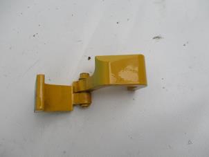 Used Front door hinge, right Volkswagen Transporter Price € 18,15 Inclusive VAT offered by Autohandel P. Caron & Zoon B.V.