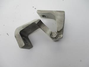 Used Front door hinge, right Volkswagen Transporter Price € 24,20 Inclusive VAT offered by Autohandel P. Caron & Zoon B.V.