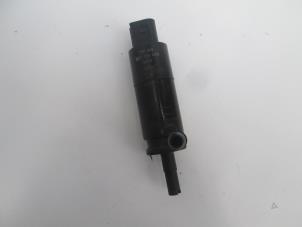 Used Headlight washer pump Volkswagen Transporter Price € 30,25 Inclusive VAT offered by Autohandel P. Caron & Zoon B.V.
