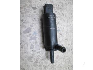 Used Headlight washer pump Volkswagen Caddy Price € 24,20 Inclusive VAT offered by Autohandel P. Caron & Zoon B.V.
