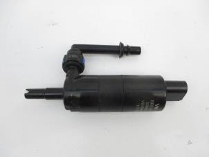 Used Headlight washer pump Volkswagen Caddy Price € 27,23 Inclusive VAT offered by Autohandel P. Caron & Zoon B.V.
