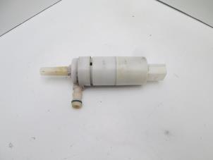 Used Headlight washer pump Volkswagen Crafter Price € 30,25 Inclusive VAT offered by Autohandel P. Caron & Zoon B.V.