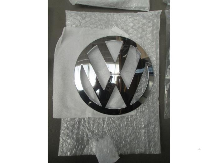 Emblema de un Volkswagen Transporter 2006