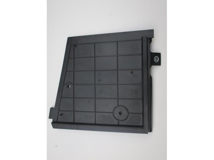 Battery tray heat shield