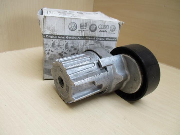 Nuevos Rodillo tensor correa múltiple Volkswagen Crafter Precio € 54,45 IVA incluido ofrecido por Autohandel P. Caron & Zoon B.V.