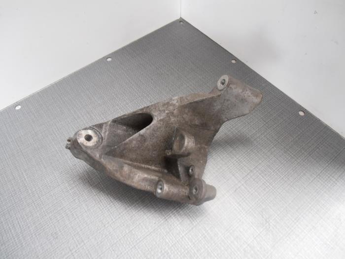 Used Engine mount Volkswagen Crafter Price € 42,35 Inclusive VAT offered by Autohandel P. Caron & Zoon B.V.