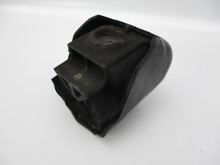 Used Engine mount Volkswagen Crafter Price € 36,30 Inclusive VAT offered by Autohandel P. Caron & Zoon B.V.