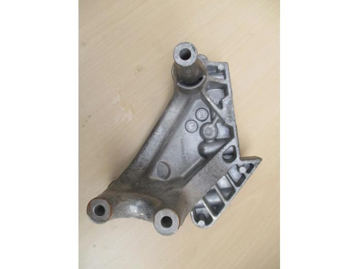 Support moteur d'un Volkswagen Caddy 2016
