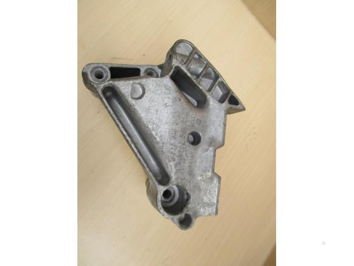 Used Engine mount Volkswagen Caddy Price € 21,18 Inclusive VAT offered by Autohandel P. Caron & Zoon B.V.