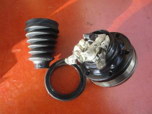 Used CV joint, front Volkswagen Transporter Price € 121,00 Inclusive VAT offered by Autohandel P. Caron & Zoon B.V.