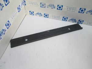 Used Seat rails, right Volkswagen Caddy Price € 18,15 Inclusive VAT offered by Autohandel P. Caron & Zoon B.V.