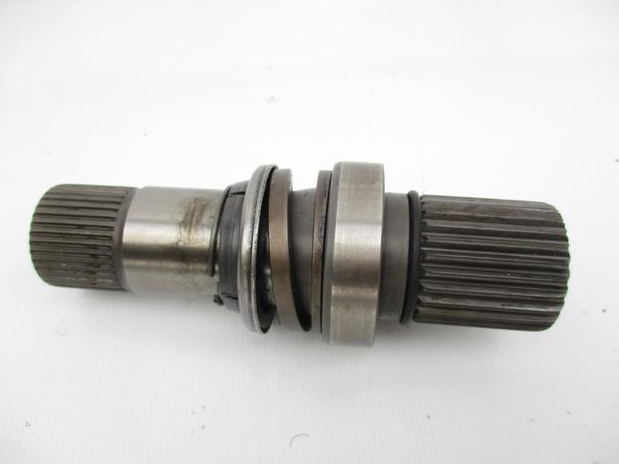 Front drive shaft, right from a Volkswagen Transporter 2015