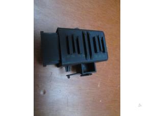 Used Seat heating switch Volkswagen Transporter Price € 36,30 Inclusive VAT offered by Autohandel P. Caron & Zoon B.V.