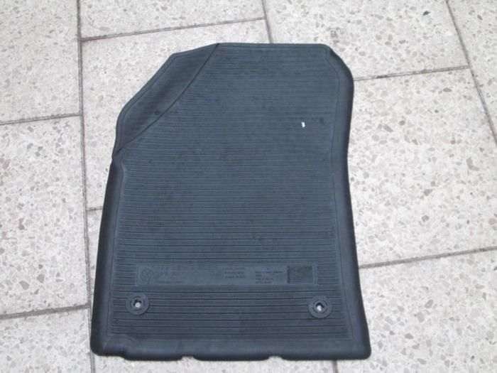 Begagnade Matta Volkswagen Caddy Pris € 18,15 Inklusive moms erbjuds av Autohandel P. Caron & Zoon B.V.