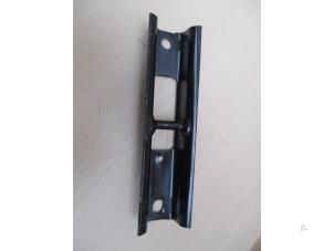 Used Seat rails, centre Volkswagen Caddy Price € 4,24 Inclusive VAT offered by Autohandel P. Caron & Zoon B.V.