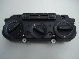 Usados Interruptor de calefacción Volkswagen Caddy Precio € 48,40 IVA incluido ofrecido por Autohandel P. Caron & Zoon B.V.