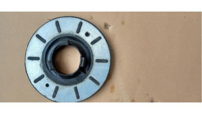 Rear spring retainer, left Volkswagen Transporter - 7H0511149C