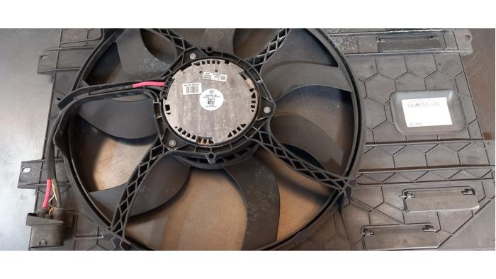 Cooling fans from a Volkswagen Transporter T5 2.0 TDI DRF 2015