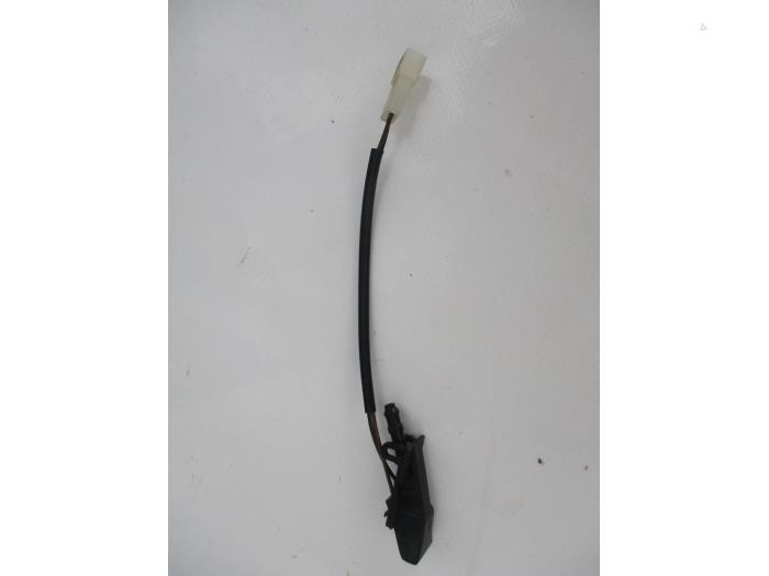Windshield washer spray nozzle