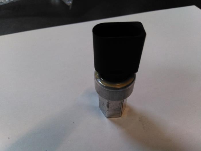Begagnade Trycksensor, luftkonditionering Volkswagen Caddy III (2KA,2KH,2CA,2CH) 1.6 TDI 16V Pris € 48,40 Inklusive moms erbjuds av Autohandel P. Caron & Zoon B.V.