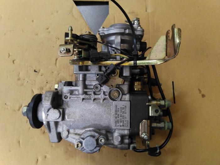 Mechanical fuel pump from a Audi 80 Avant (B4) 1.9 TD