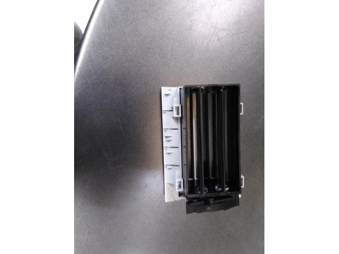 Air grill side from a Volkswagen Transporter/Caravelle T6 2.0 TDI 150 2018