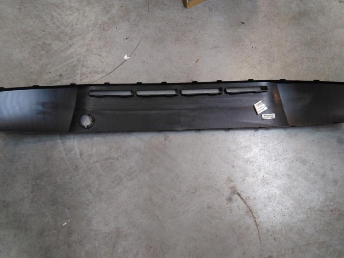 Front bumper, central component from a Volkswagen Up! (121) 1.0 12V 60 2014