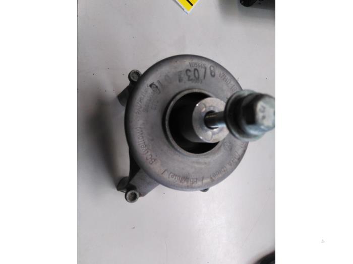 Usagé Support moteur Volkswagen Transporter/Caravelle T5 2.0 Prix € 54,45 Prix TTC proposé par Autohandel P. Caron & Zoon B.V.