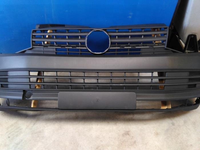 Nuevos Parachoques Volkswagen Transporter T6 2.0 TDI Precio € 211,75 IVA incluido ofrecido por Autohandel P. Caron & Zoon B.V.