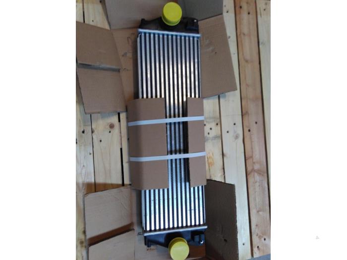 Neuf Intercooler Volkswagen Crafter 2.5 TDI 28/30/32/35 MWB Prix € 151,25 Prix TTC proposé par Autohandel P. Caron & Zoon B.V.
