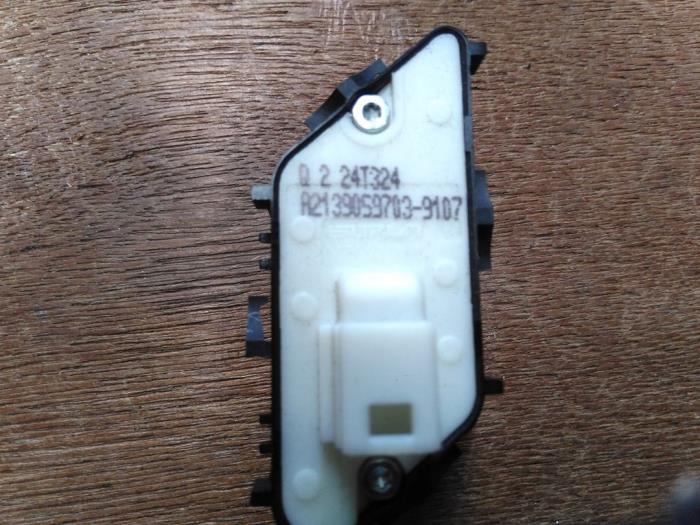 Central locking switch Mercedes Sprinter 5t 517 CDI 2.0 D RWD - A2139059703