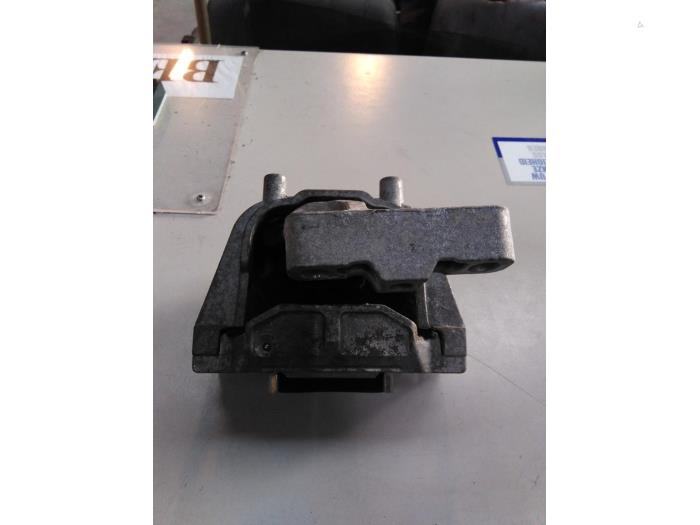 Usagé Support moteur Volkswagen Caddy III (2KA,2KH,2CA,2CH) 1.6 TDI 16V Prix € 60,50 Prix TTC proposé par Autohandel P. Caron & Zoon B.V.