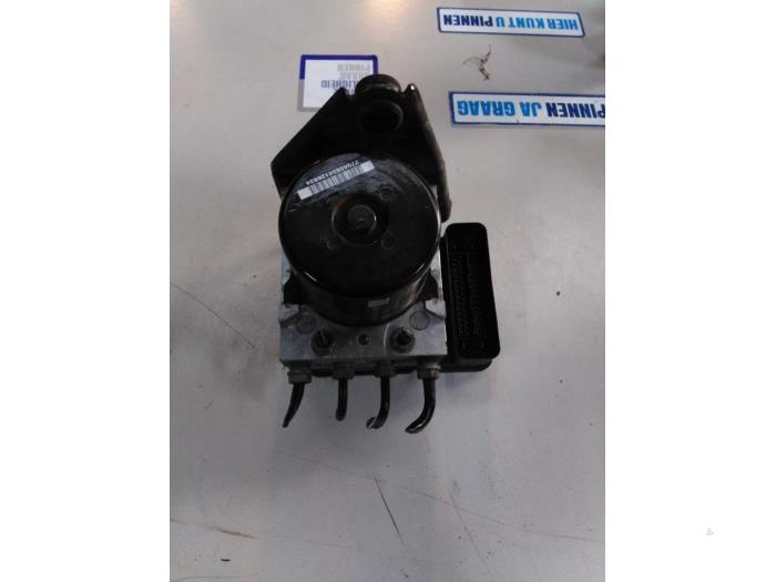 Used ABS pump Volkswagen Caddy III (2KA,2KH,2CA,2CH) 1.6 TDI 16V Price € 393,25 Inclusive VAT offered by Autohandel P. Caron & Zoon B.V.