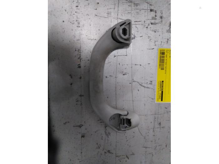 Usados Manilla Volkswagen Transporter T6 2.0 TDI DRF Precio € 15,13 IVA incluido ofrecido por Autohandel P. Caron & Zoon B.V.