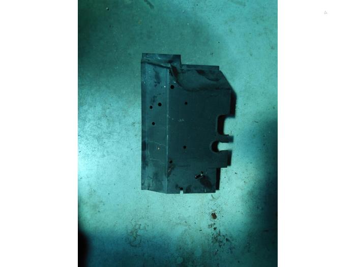 Battery tray heat shield – 7D0915437