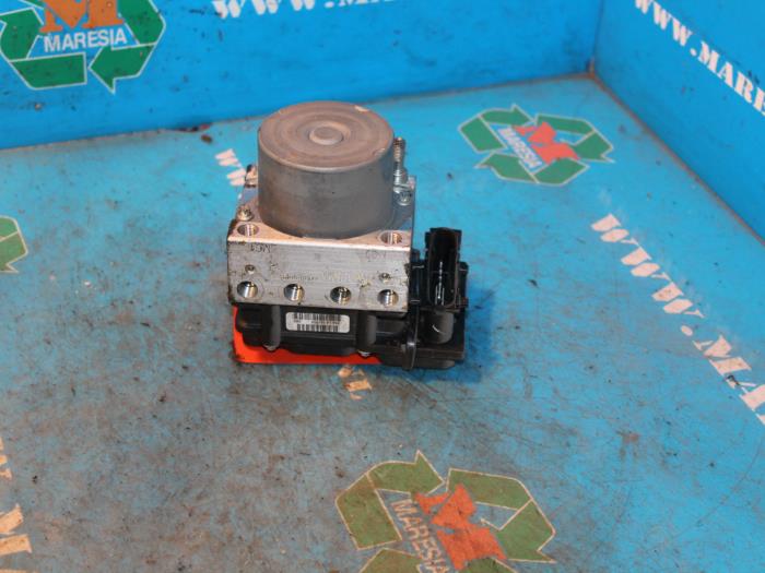 Usagé Bloc ABS Toyota Aygo (B10) 1.0 12V VVT-i Prix € 36,75 Règlement à la marge proposé par Maresia Auto Recycling B.V.