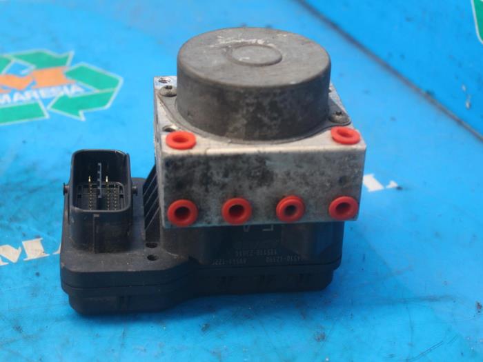 Begagnade ABS-pump Toyota Auris (E15) 1.6 Dual VVT-i 16V Pris € 63,00 Marginaltabell erbjuds av Maresia Auto Recycling B.V.