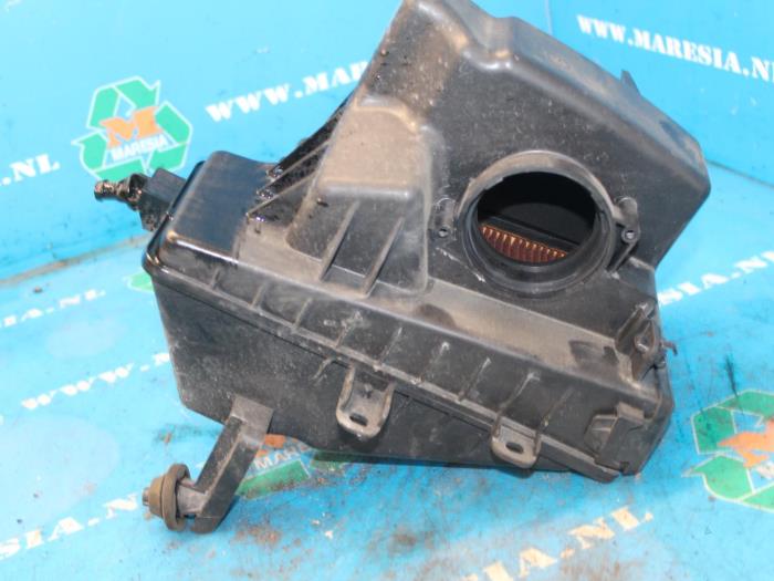 Begagnade Luftfilterhus Nissan Qashqai (J10) 1.5 dCi Pris € 36,75 Marginaltabell erbjuds av Maresia Auto Recycling B.V.
