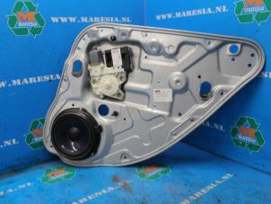 Begagnade Fönstermekanism för bakre dörr, 4-dörrars, höger Ford Focus 2 Wagon 1.6 TDCi 16V 110 Pris € 63,00 Marginaltabell erbjuds av Maresia Auto Recycling B.V.