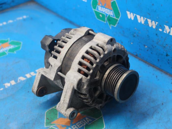 Usagé Dynamo Opel Adam 1.2 16V Prix € 26,25 Règlement à la marge proposé par Maresia Auto Recycling B.V.