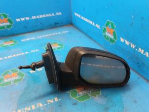 Used Wing mirror, right Hyundai i20 1.2i 16V Price € 42,00 Margin scheme offered by Maresia Auto Recycling B.V.