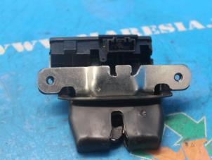Begagnade Låsmekanism, baklucka Ford B-Max (JK8) 1.6 TDCi 95 Pris € 50,40 Marginaltabell erbjuds av Maresia Auto Recycling B.V.