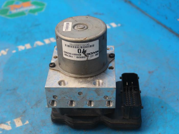 Begagnade ABS-pump Kia Rio III (UB) 1.4 CVVT 16V Pris € 105,00 Marginaltabell erbjuds av Maresia Auto Recycling B.V.